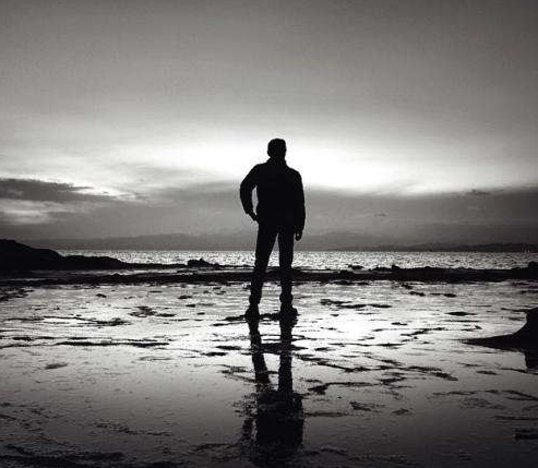 海子為什么臥軌 (臥軌是什么意思啊)