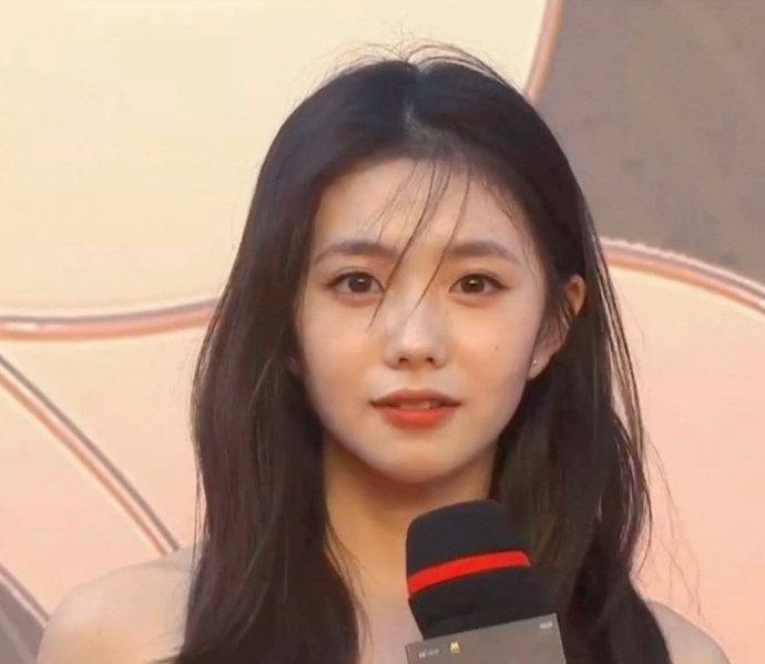 劉浩存的眼睛為什么這么大（劉浩存的眼睛好奇怪）