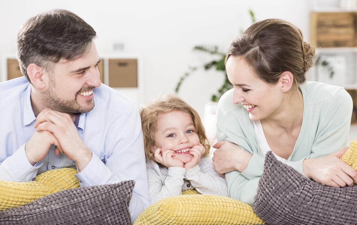 女兒：同桌總摸我。媽媽教女兒的應對方式，決定女兒未來是否幸福