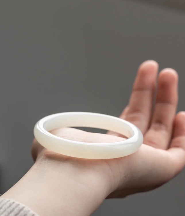 如何識別玉鐲子好壞，記住“三看三不要”，讓你選出鐘意的玉鐲