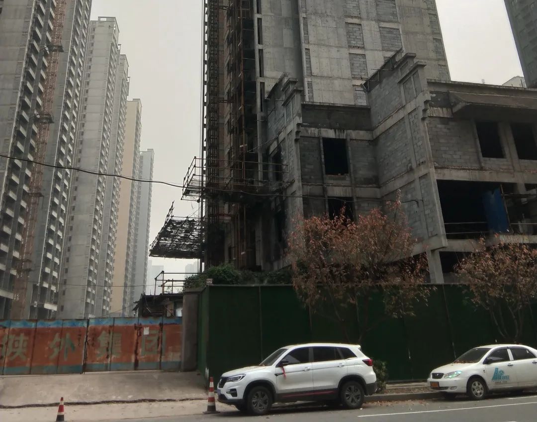 西安房?jī)r(jià)2022年即將暴跌告急(樓市潛伏著風(fēng)險(xiǎn))
