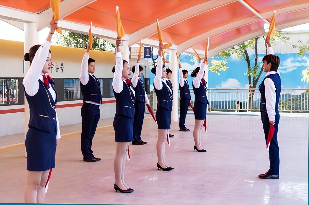 高鐵學校學費多少錢(高鐵專業主要學什么)