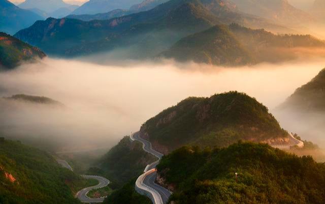 魯山山行原文內(nèi)容及翻譯(霜落熊升樹林空鹿飲溪全詩翻譯)