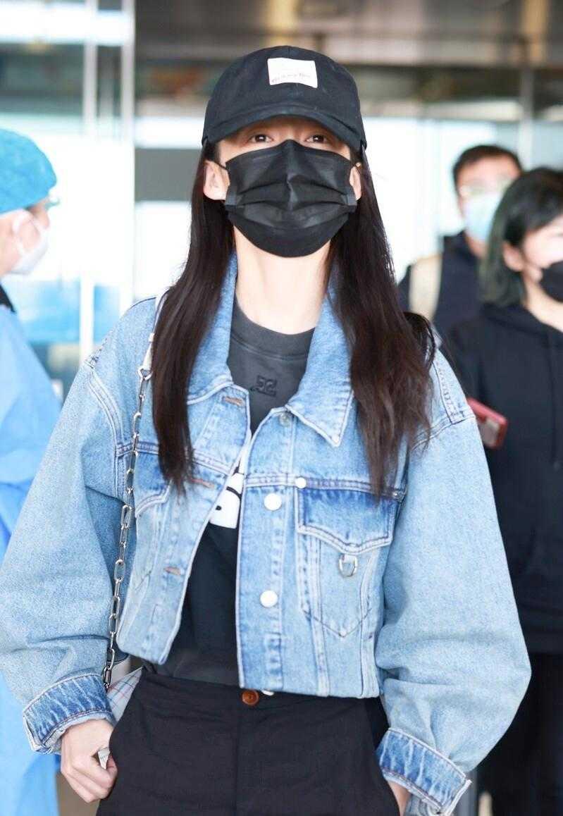 牛仔外套搭配什么褲子 女性牛仔外套搭配圖片