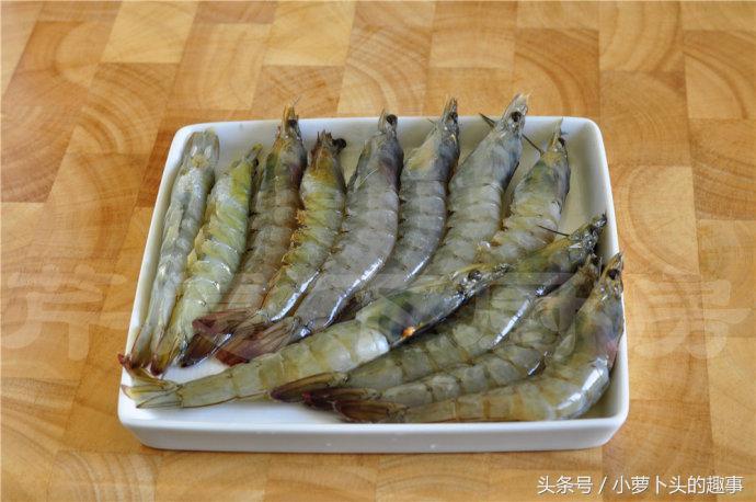 熱文酸辣油燜大蝦的做法介紹(酸辣油燜大蝦的做法)