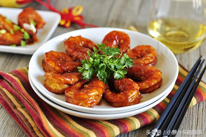 熱文酸辣油燜大蝦的做法介紹(酸辣油燜大蝦的做法)