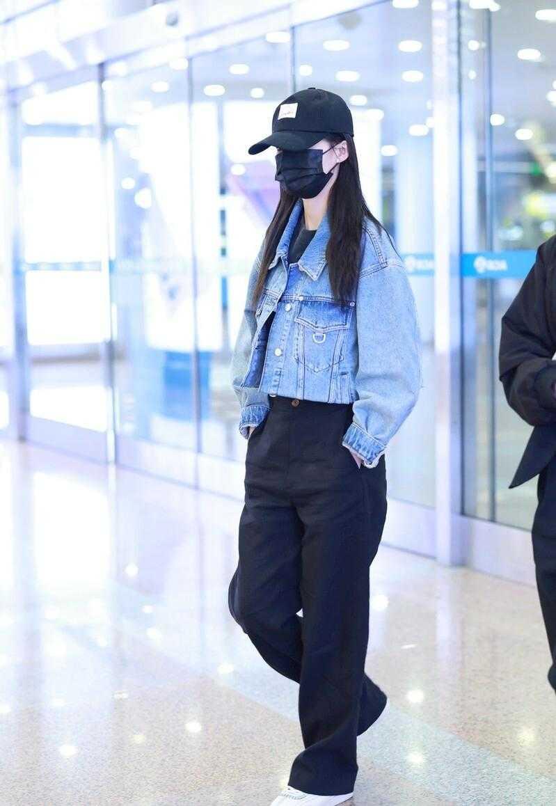 牛仔外套搭配什么褲子 女性牛仔外套搭配圖片