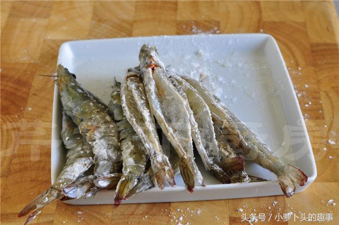 熱文酸辣油燜大蝦的做法介紹(酸辣油燜大蝦的做法)