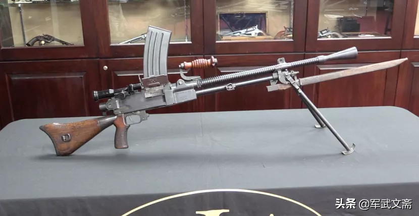 九六式輕機槍 布倫式輕機槍