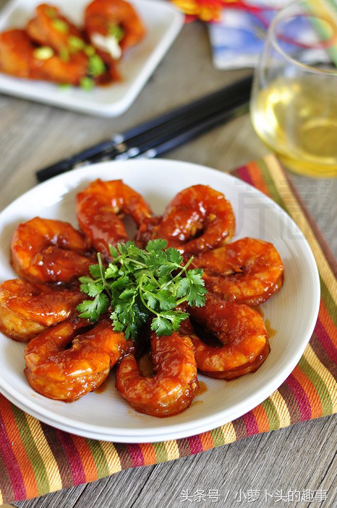 熱文酸辣油燜大蝦的做法介紹(酸辣油燜大蝦的做法)