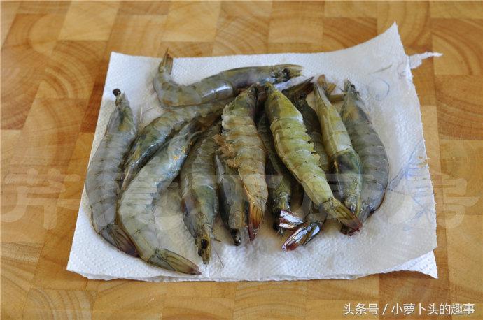 熱文酸辣油燜大蝦的做法介紹(酸辣油燜大蝦的做法)