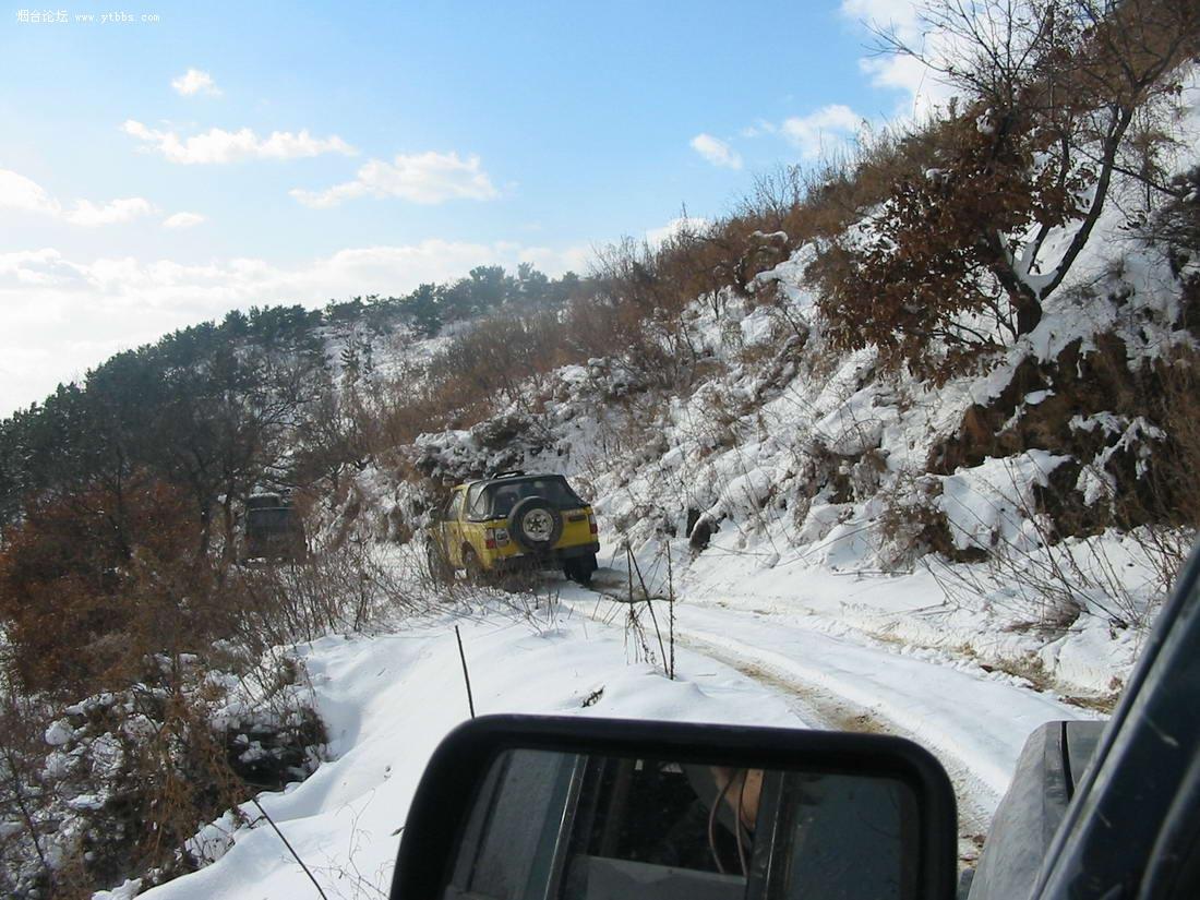 山路下雪路面結冰的開車的注意事項(山路下雪路面結冰怎么開車)