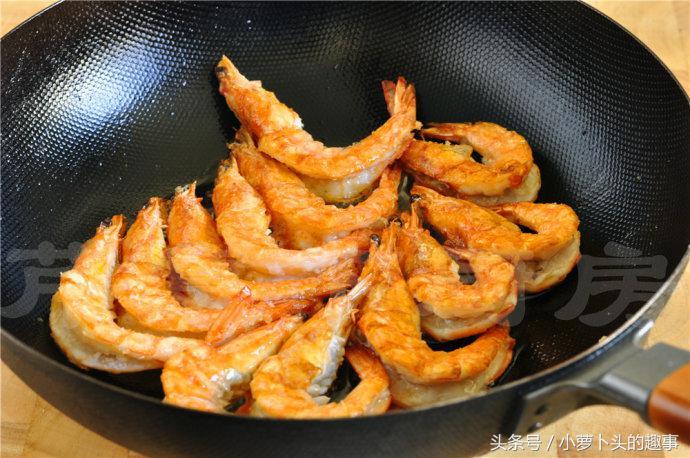 熱文酸辣油燜大蝦的做法介紹(酸辣油燜大蝦的做法)