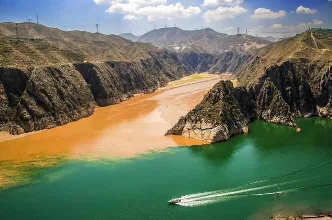 杜甫秋雨嘆三首原詩閱讀(杜甫秋雨嘆三首闌風長雨秋紛紛四海八荒同一云注釋翻譯)
