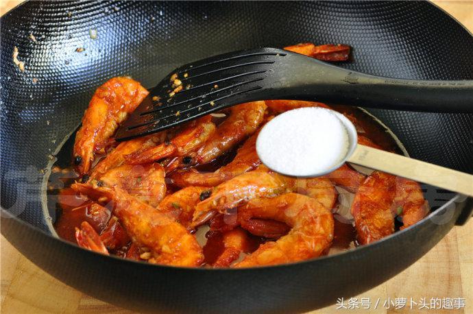 熱文酸辣油燜大蝦的做法介紹(酸辣油燜大蝦的做法)