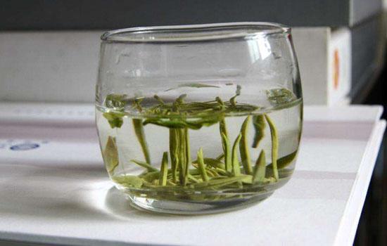 吃月餅時(shí)配什么茶最好(吃月餅時(shí)搭配哪種飲品更好)