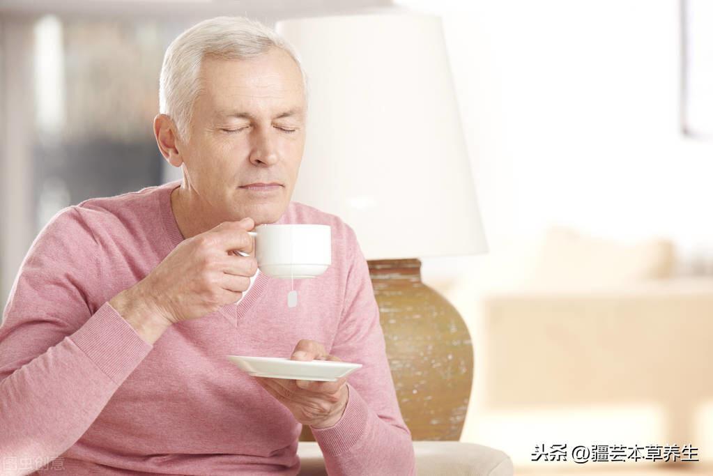 靈芝泡水的功效和作用(丹參靈芝泡水喝的功效與作用)