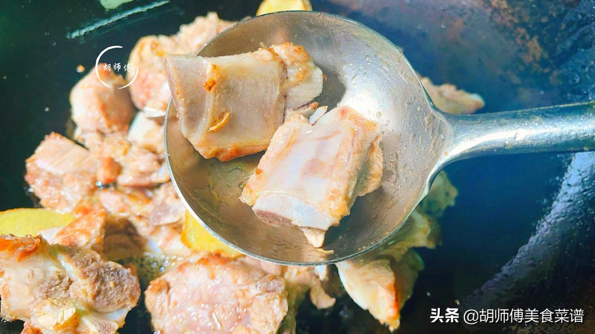 炒排骨怎么炒才好吃(炒排骨怎么炒)