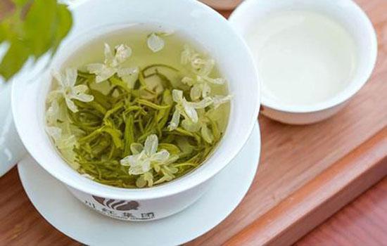 吃月餅時(shí)配什么茶最好(吃月餅時(shí)搭配哪種飲品更好)