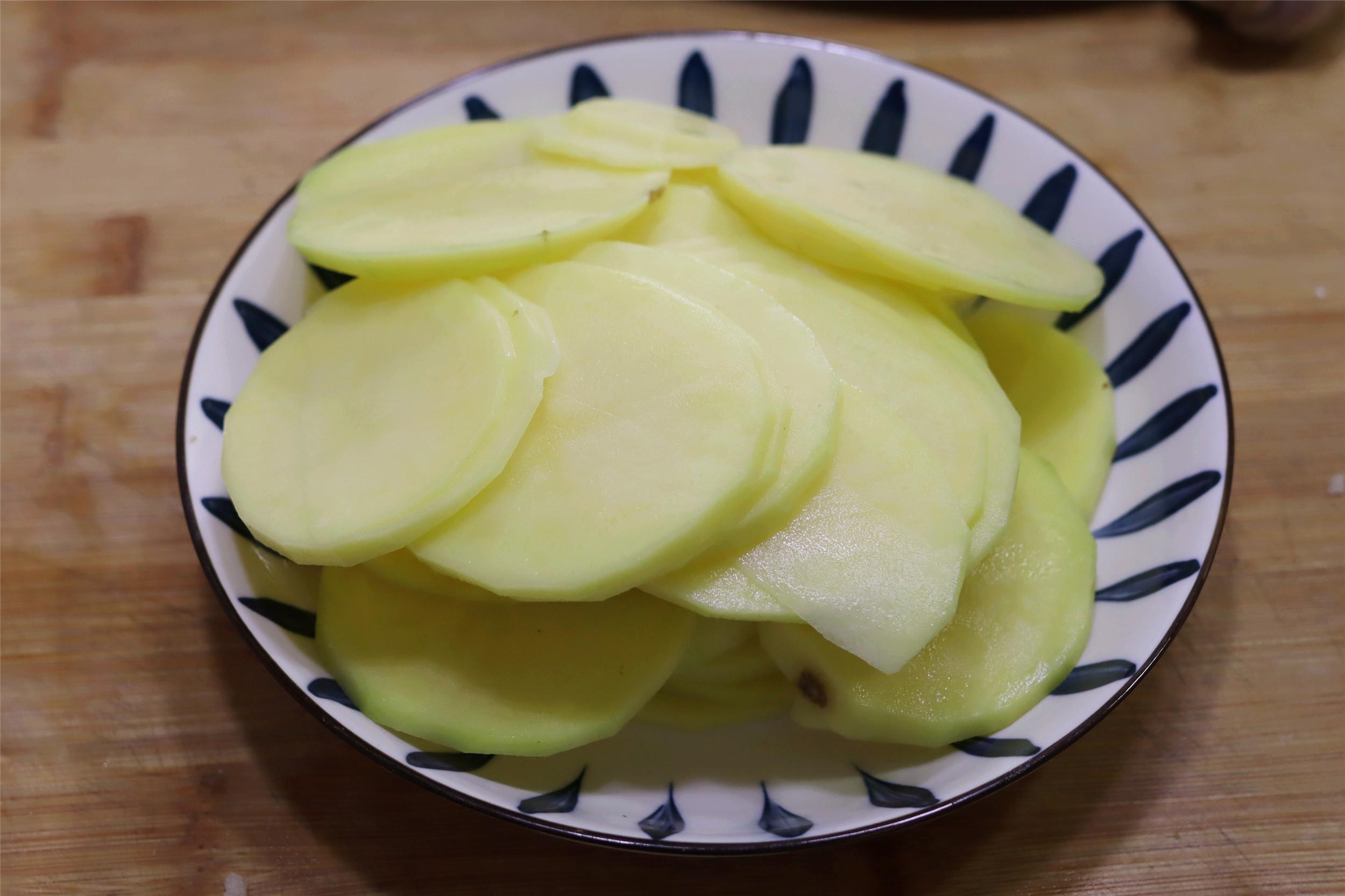 熱文干鍋土豆怎么做(干鍋土豆的做法)