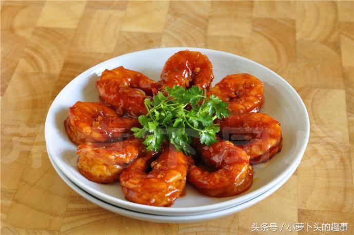 熱文酸辣油燜大蝦的做法介紹(酸辣油燜大蝦的做法)