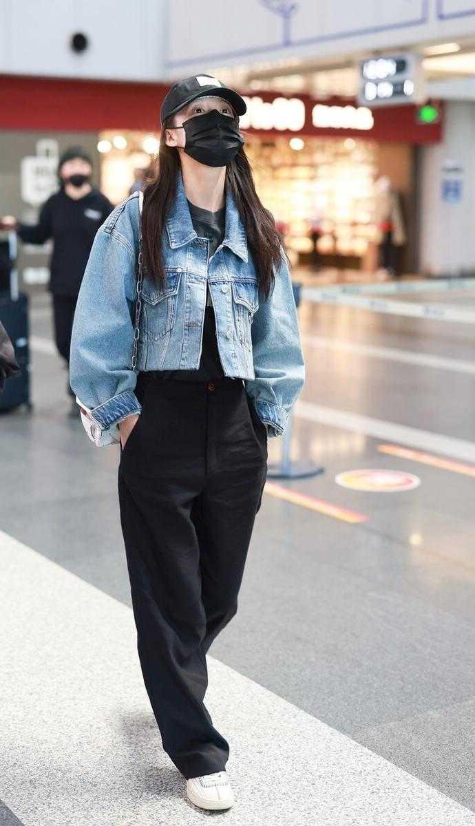 牛仔外套搭配什么褲子 女性牛仔外套搭配圖片