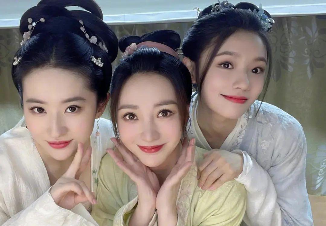 柳巖為什么嘴歪(柳巖嘴歪面相)