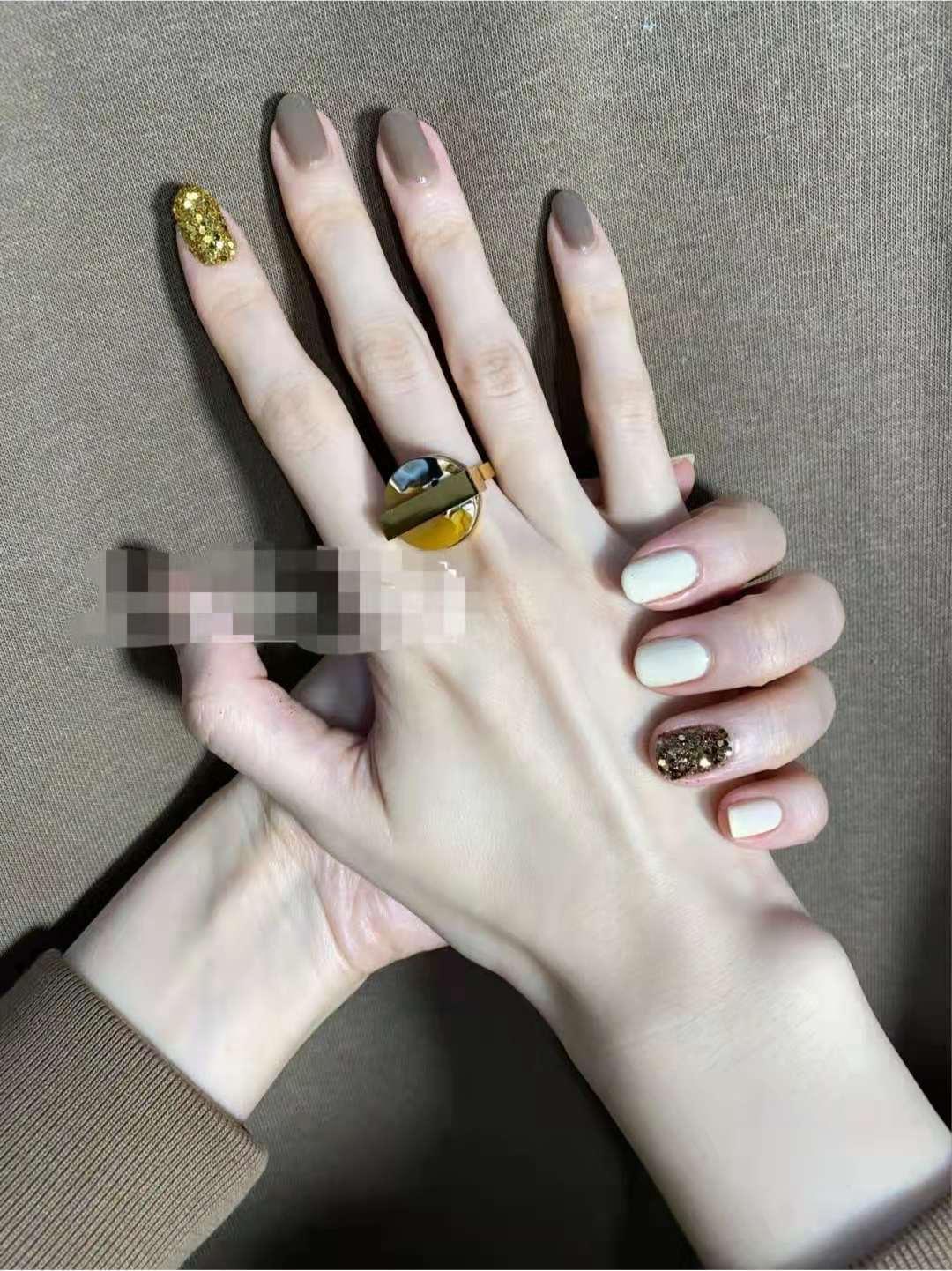 美甲圖片2021新款式冬季顯白 2021美甲最新款圖片