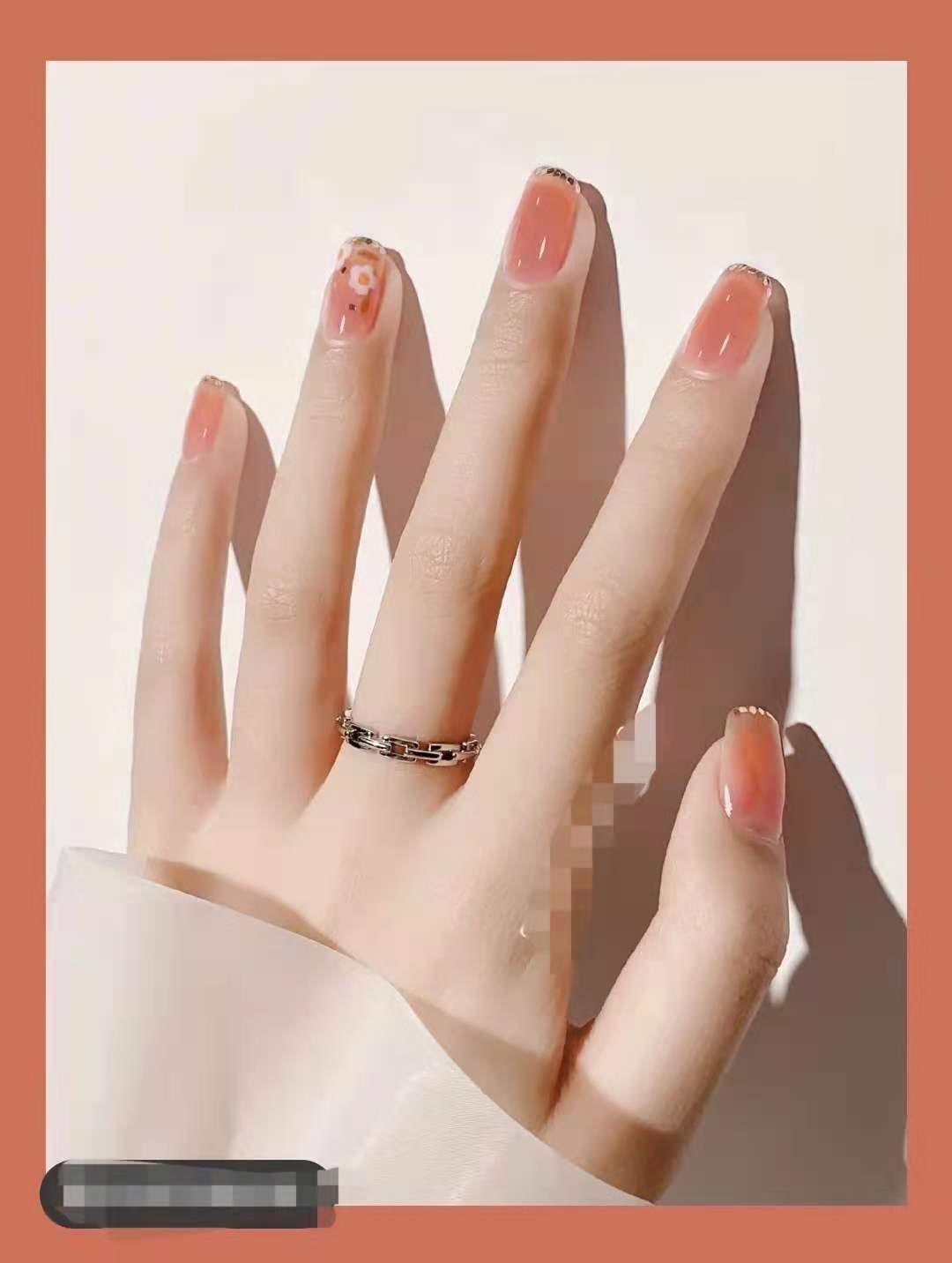 美甲圖片2021新款式冬季顯白 2021美甲最新款圖片