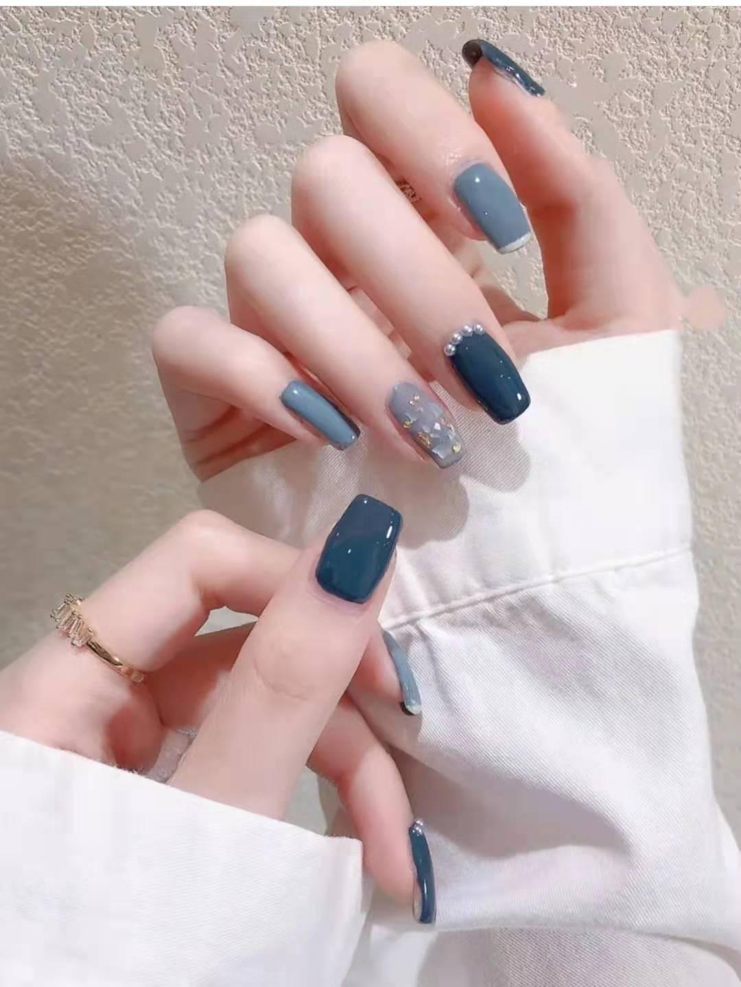 美甲圖片2021新款式冬季顯白 2021美甲最新款圖片