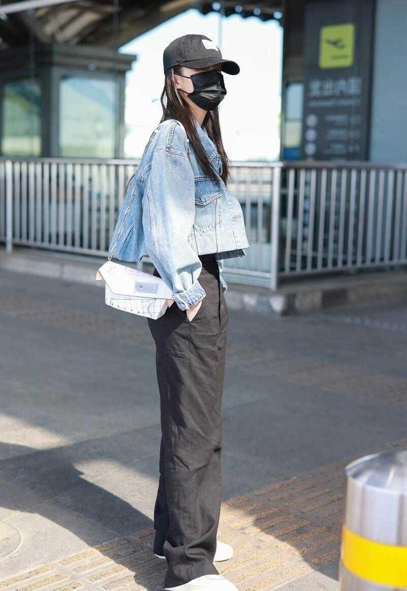 牛仔外套搭配什么褲子 女性牛仔外套搭配圖片