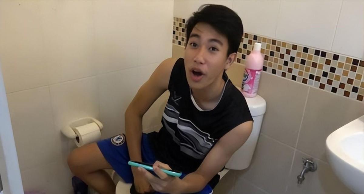 蛇為什么會鉆進馬桶(蛇為什么會從馬桶里鉆出來)