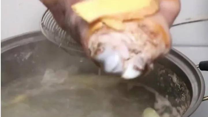 豬肘子在家如何做(豬肘子在家怎么做)