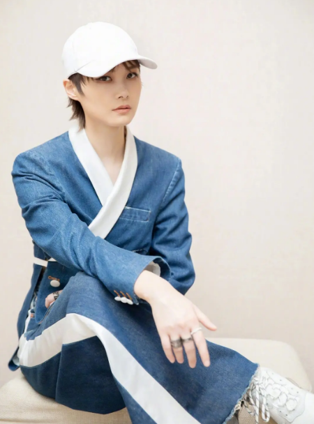 李宇春皮膚為什么這么好(李宇春皮膚怎么這么好)