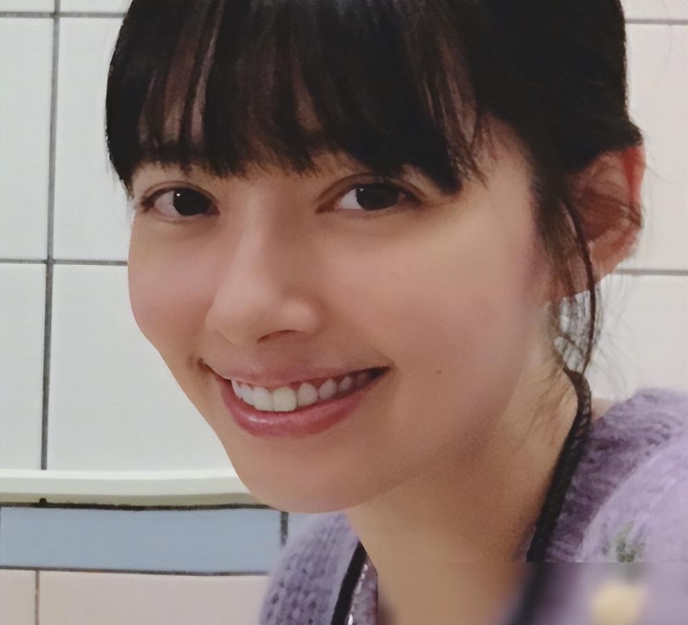 柳巖為什么嘴歪(柳巖嘴歪面相)