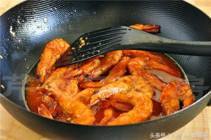 熱文酸辣油燜大蝦的做法介紹(酸辣油燜大蝦的做法)