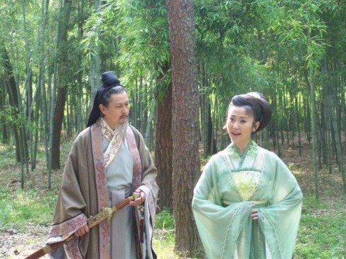 天子呼來不上船自稱臣是酒中仙是誰寫的(天子呼來不上船自稱臣是酒中仙的作者)