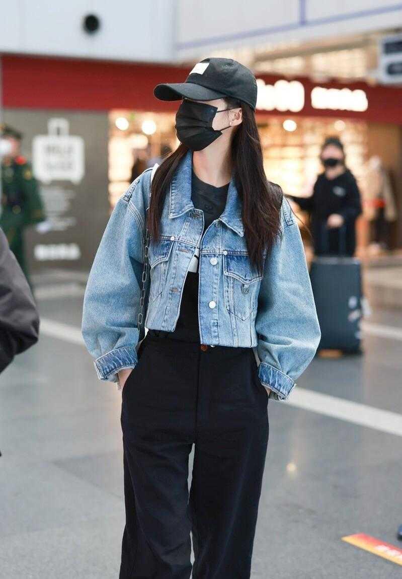 牛仔外套搭配什么褲子 女性牛仔外套搭配圖片