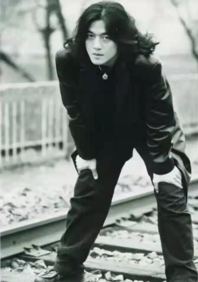 李亞鵬為什么喜歡王菲(王菲為什么和李亞鵬在一起)