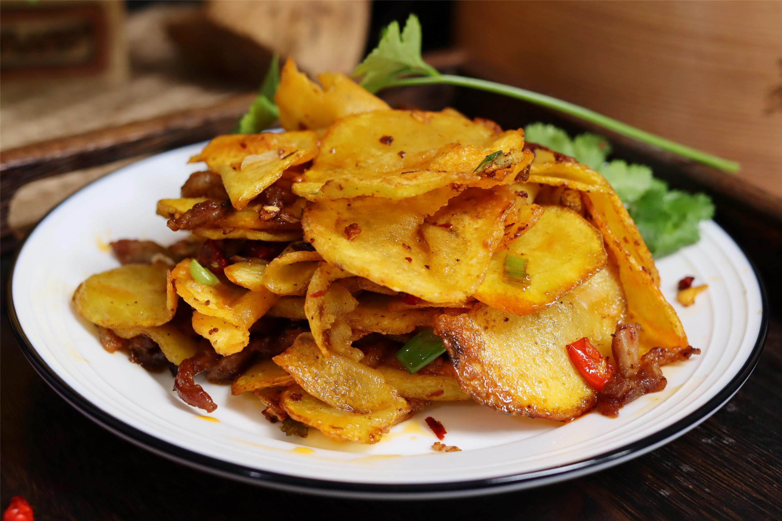 熱文干鍋土豆怎么做(干鍋土豆的做法)