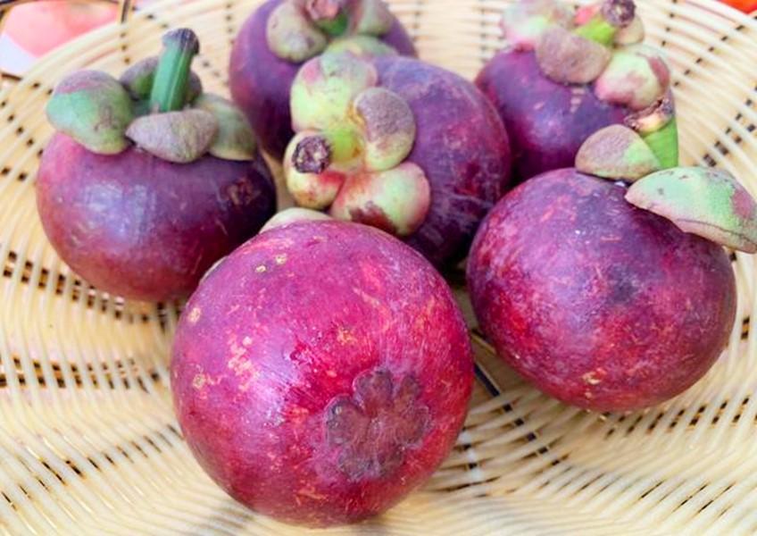 山竹里面黃黃的是什么可以吃嗎?水果店老板:不懂的人買的山竹白吃了