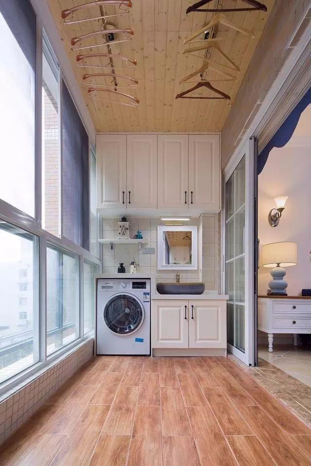 洗衣機(jī)放在陽(yáng)臺(tái)好還是衛(wèi)生間好？(洗衣機(jī)放陽(yáng)臺(tái)好還是衛(wèi)生間好)