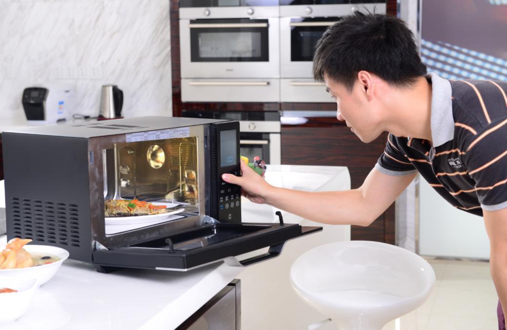微波爐和烤箱，買哪個劃算？(微波爐和烤箱的區別)