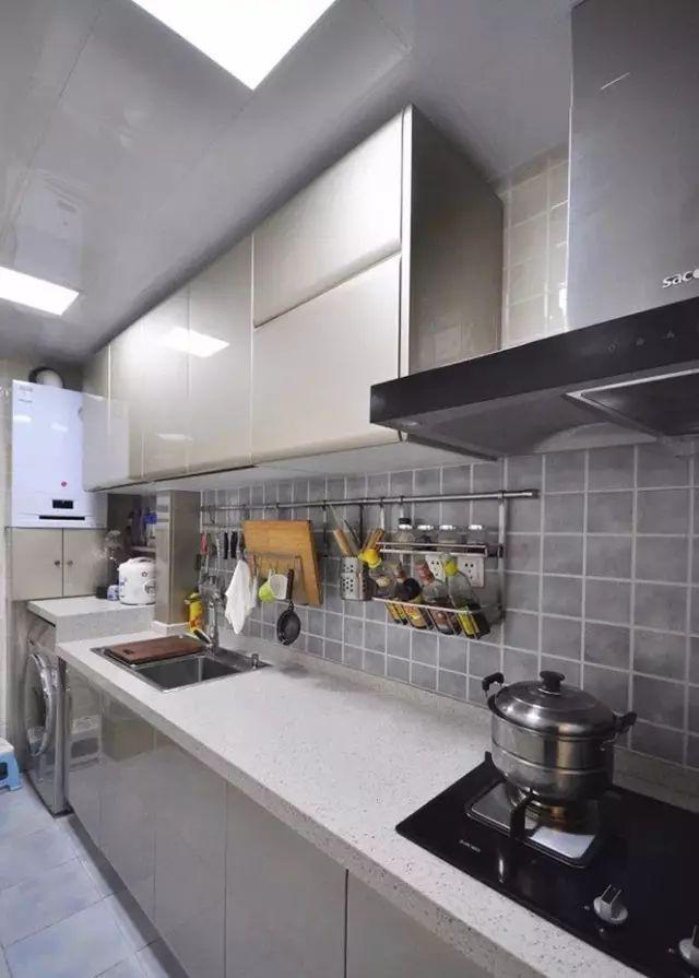 洗衣機(jī)放在陽(yáng)臺(tái)好還是衛(wèi)生間好？(洗衣機(jī)放陽(yáng)臺(tái)好還是衛(wèi)生間好)