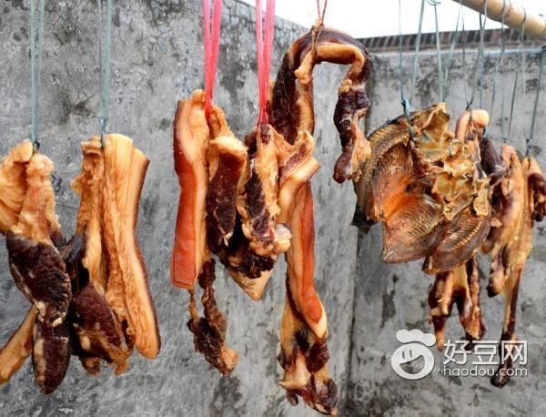 曬臘腸時需要用針扎孔嗎