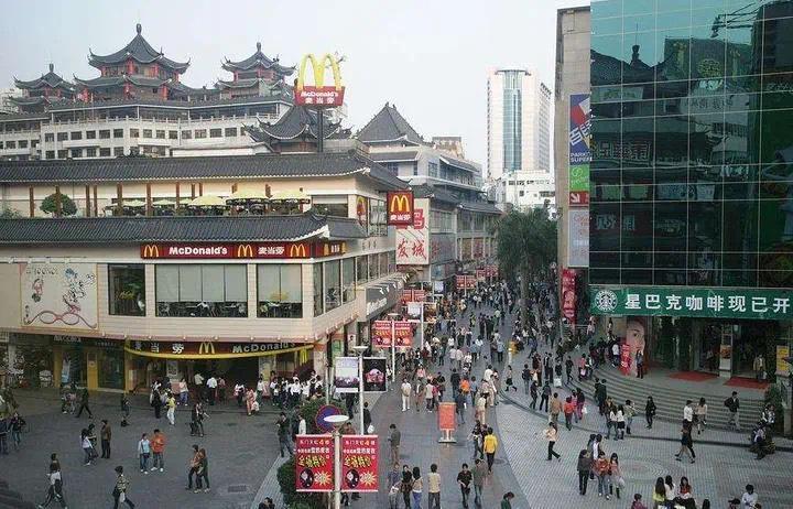 珠海最繁華的步行街在哪里(珠海年輕人買衣服的地方)