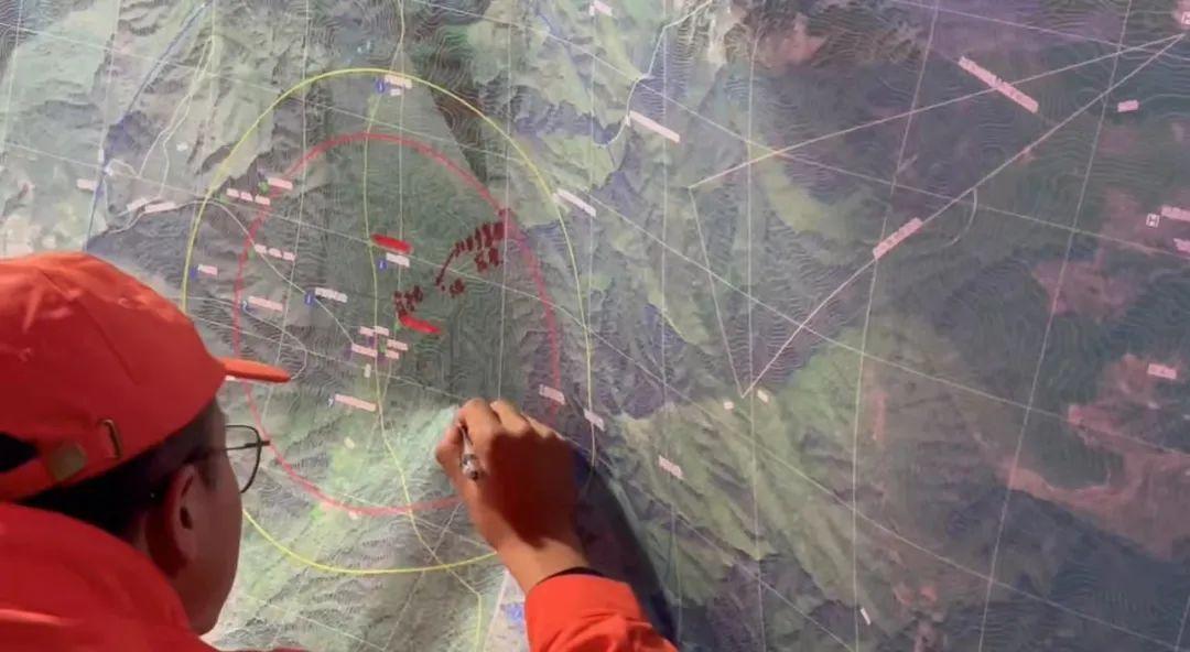 遇難地質人員進山為何穿一次性雨衣，初步判斷遇難原因最大可能是失溫