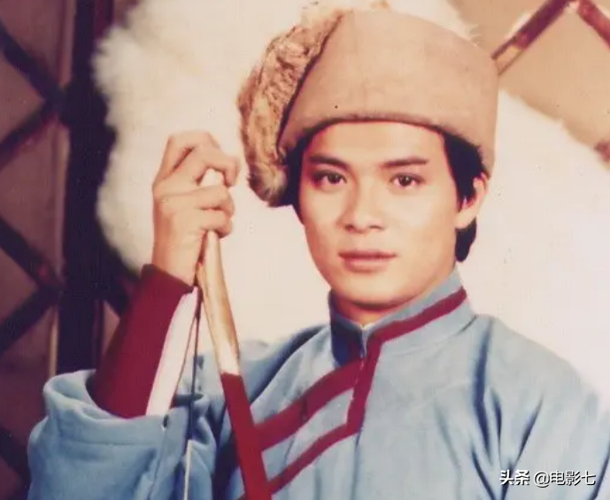 周星馳和金庸誰的成就高？(周星馳多高)