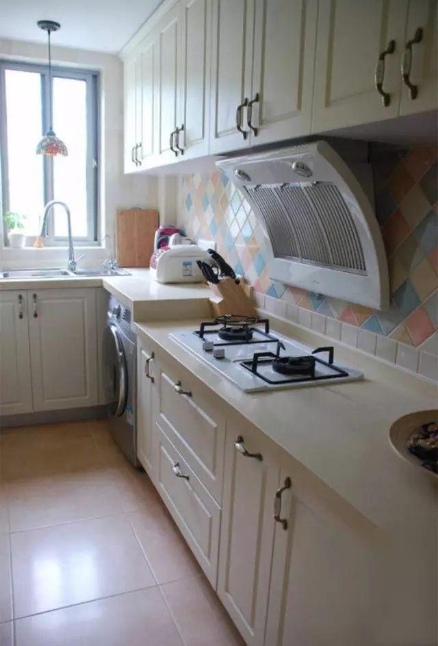 洗衣機(jī)放在陽(yáng)臺(tái)好還是衛(wèi)生間好？(洗衣機(jī)放陽(yáng)臺(tái)好還是衛(wèi)生間好)