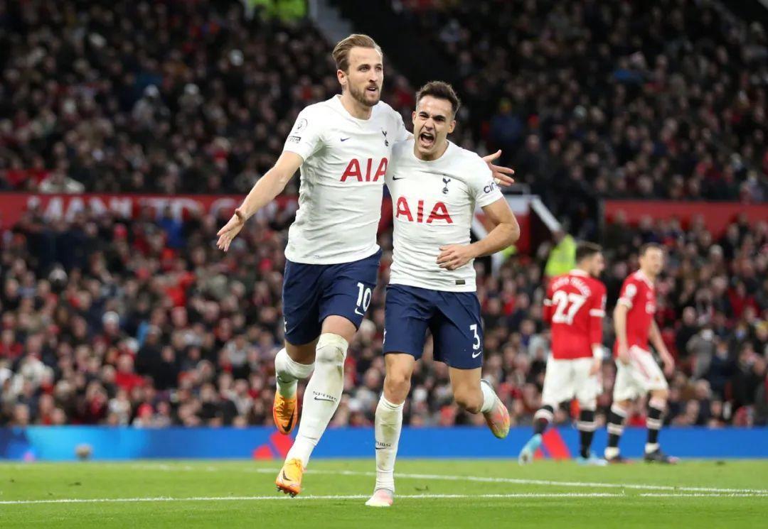 曼聯(lián)3球大逆轉(zhuǎn)C羅上演絕殺，曼聯(lián)登上F小組第一的位置